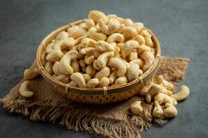 7 Side Effects of Eating Too Many Cashew Nuts Kaju